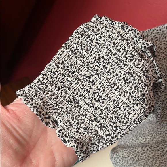 Brand new Sienna Sky Black and White Puff Sleeve Blouse - Picture 4 of 16